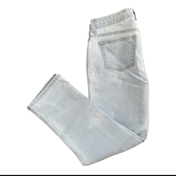 Women's Jeans Light Wash Blue Jennifer Lopez Jeans Capri Jeans Size: 6 - Picture 4 of 5